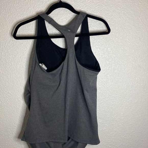 Old Navy Active- Power soft built in bra gray active top- Size Medium - Picture 3 of 6